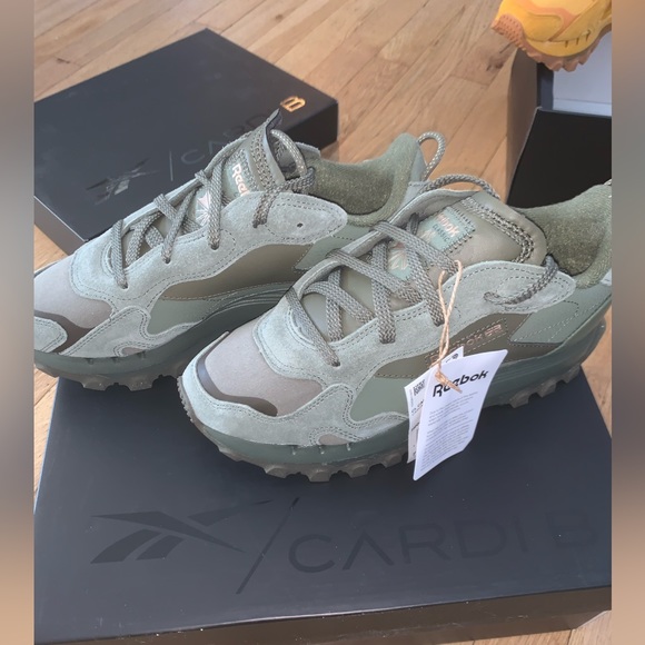 Women’s Reebok x Cardi B - Picture 2 of 5